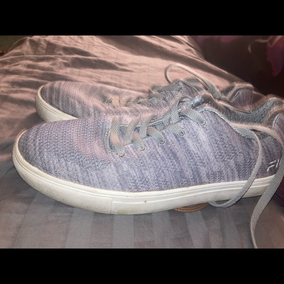 Light grey pair of filas - Picture 2 of 3